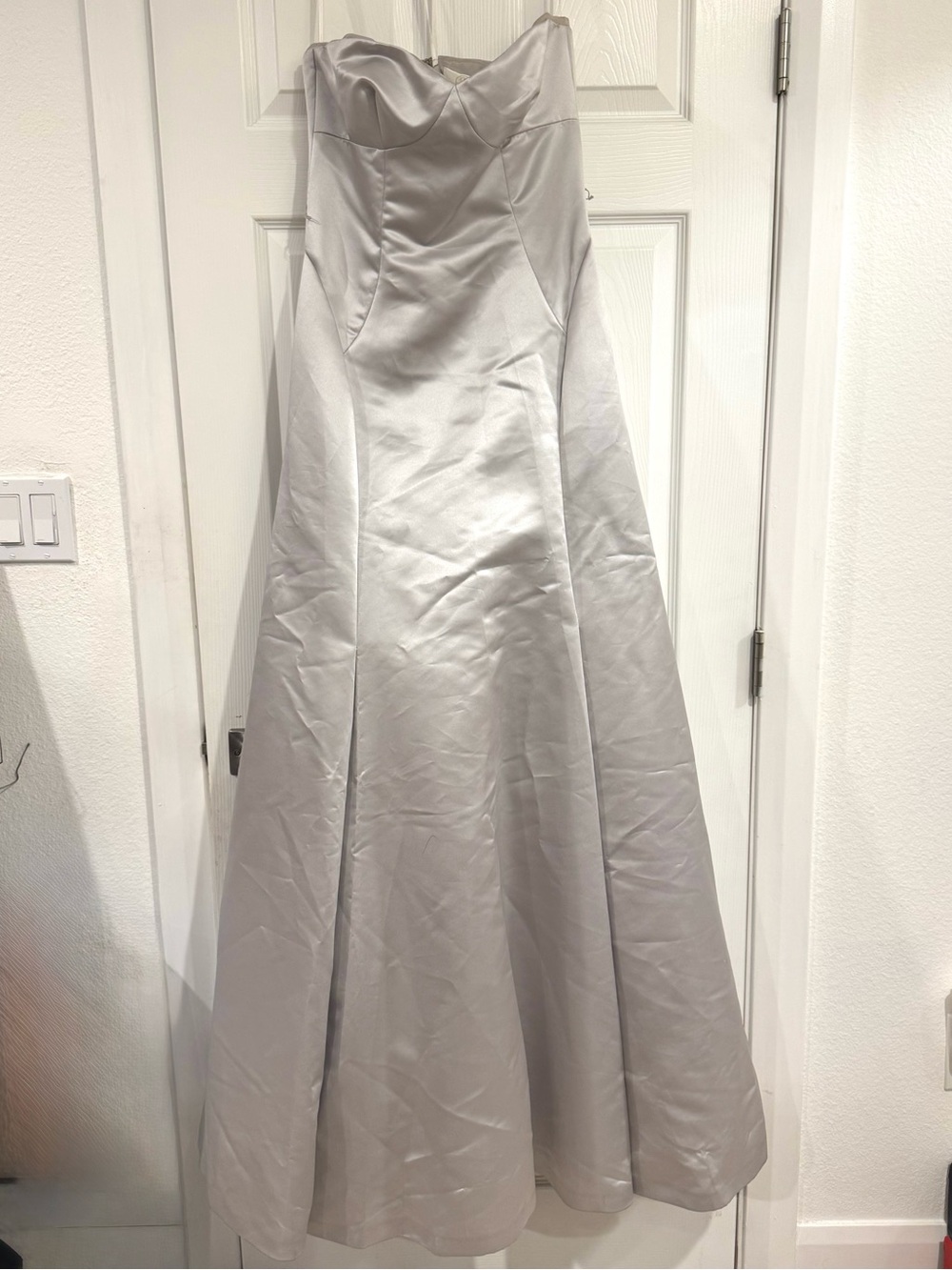 Vera Wang Strapless Silver Evening Collection A-line Gown